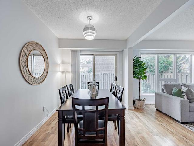 97 Baronwood Crt, Townhouse with 3 bedrooms, 2 bathrooms and 3 parking in Brampton ON | Image 7