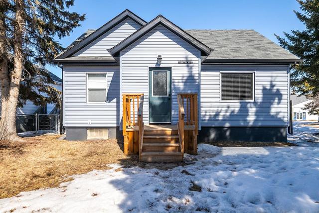 5104 47 Avenue, House detached with 3 bedrooms, 1 bathrooms and 2 parking in Sylvan Lake AB | Image 3