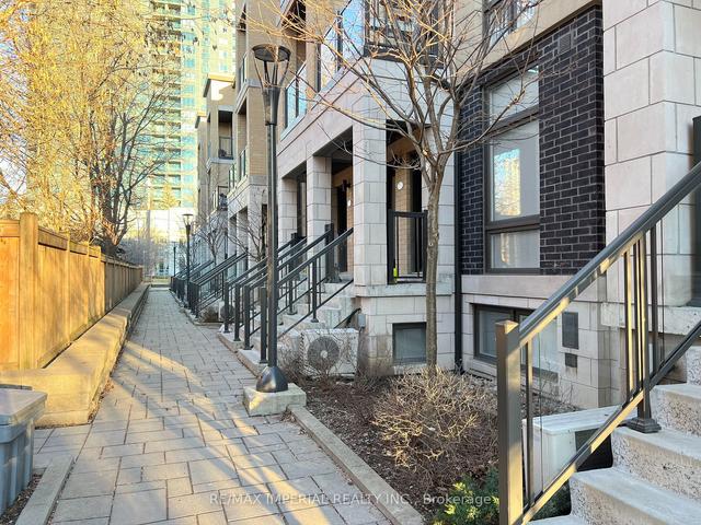 93 - 23 Eldora Ave W, Townhouse with 2 bedrooms, 2 bathrooms and 1 parking in Toronto ON | Image 2