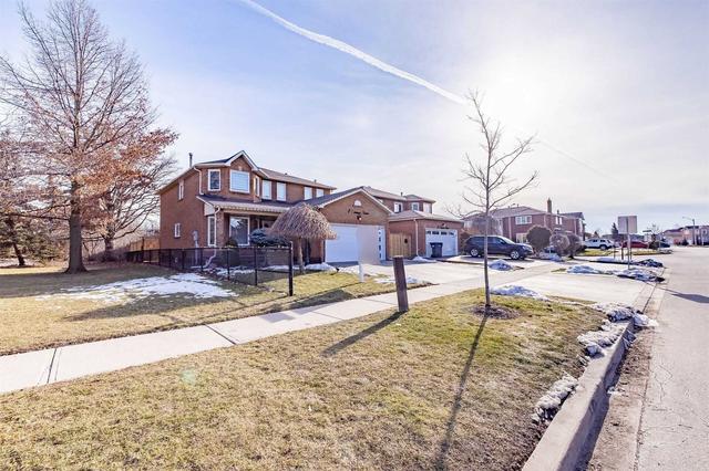 72 Torrance Wood, House detached with 4 bedrooms, 4 bathrooms and 5 parking in Brampton ON | Image 12