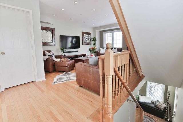 40 Birdstone Cres, Townhouse with 3 bedrooms, 3 bathrooms and 3 parking in Toronto ON | Image 26