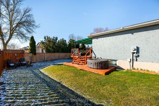 73 Leacock Ave, House detached with 2 bedrooms, 2 bathrooms and 5 parking in Guelph ON | Image 16