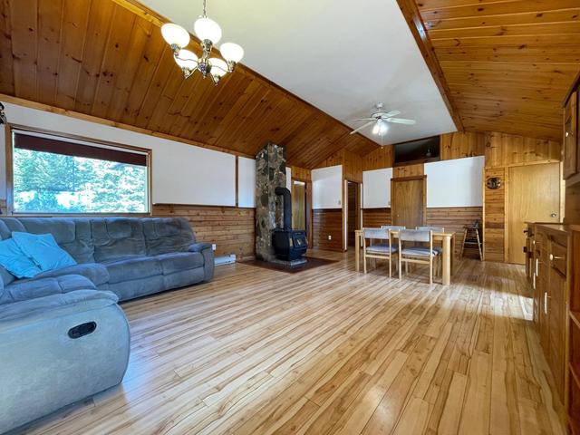 4561 Barleben Road, House detached with 2 bedrooms, 1 bathrooms and null parking in East Kootenay E BC | Image 11