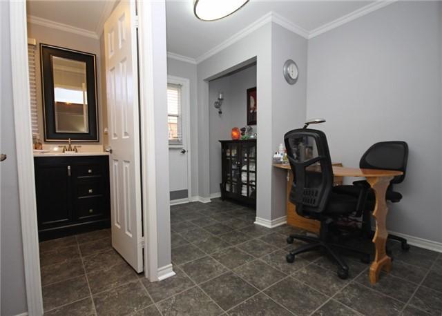 896 Lavis Crt, House detached with 4 bedrooms, 3 bathrooms and 4 parking in Oshawa ON | Image 11