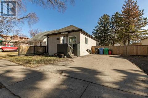 707 17 Street N, House detached with 2 bedrooms, 1 bathrooms and 4 parking in Lethbridge AB | Card Image