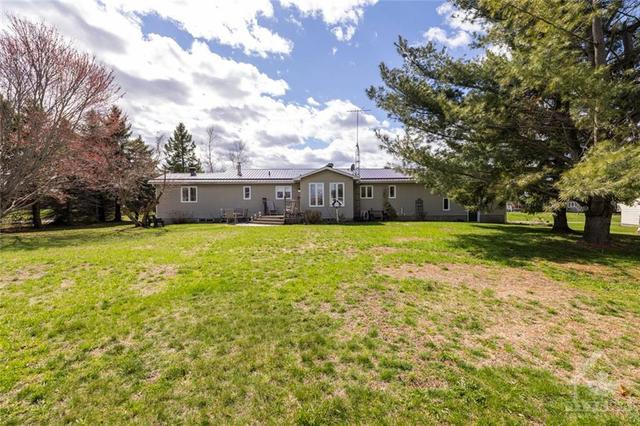 3000 Francis Street, House detached with 3 bedrooms, 2 bathrooms and 8 parking in North Dundas ON | Image 26