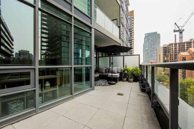 701 - 30 Roehampton Ave, Condo with 1 bedrooms, 1 bathrooms and 0 parking in Toronto ON | Image 7