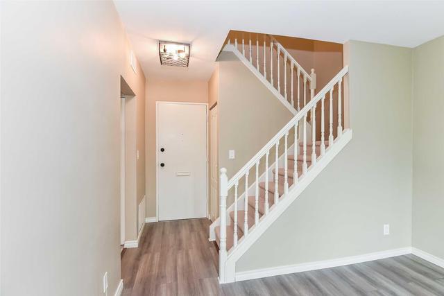 8 - 2085 Meadowbrook Rd, Townhouse with 2 bedrooms, 1 bathrooms and 1 parking in Burlington ON | Image 2