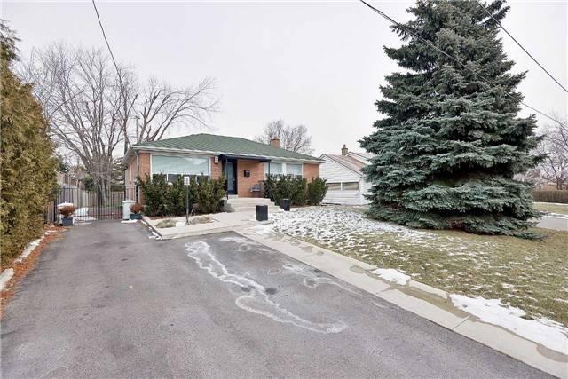 5591 Turney Dr, House detached with 3 bedrooms, 2 bathrooms and 6 parking in Mississauga ON | Image 1