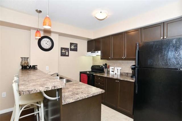 208 - 300 Spillsbury Dr, Condo with 2 bedrooms, 1 bathrooms and 1 parking in Peterborough ON | Image 11