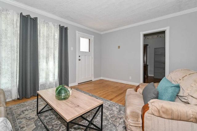 51 Tudor Ave, House detached with 2 bedrooms, 1 bathrooms and 7 parking in Ajax ON | Image 9