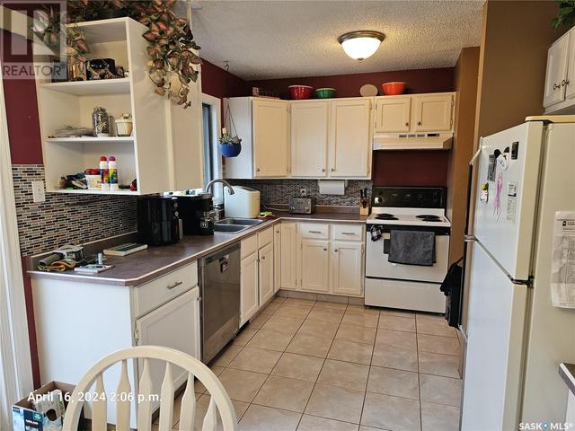 506 5th Street S, House detached with 2 bedrooms, 2 bathrooms and null parking in Martensville SK | Image 5