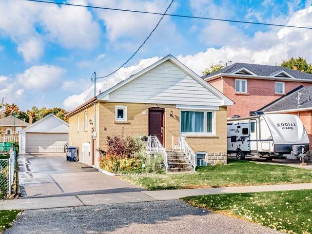 30 Ashmore Ave, House detached with 3 bedrooms, 2 bathrooms and 4 parking in Toronto ON | Image 35