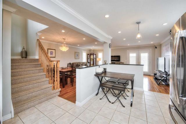 187 Farley Dr, House detached with 3 bedrooms, 4 bathrooms and 4 parking in Guelph ON | Image 2