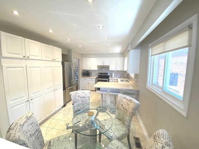 33 Albany Dr, House semidetached with 4 bedrooms, 3 bathrooms and 5 parking in Vaughan ON | Image 12