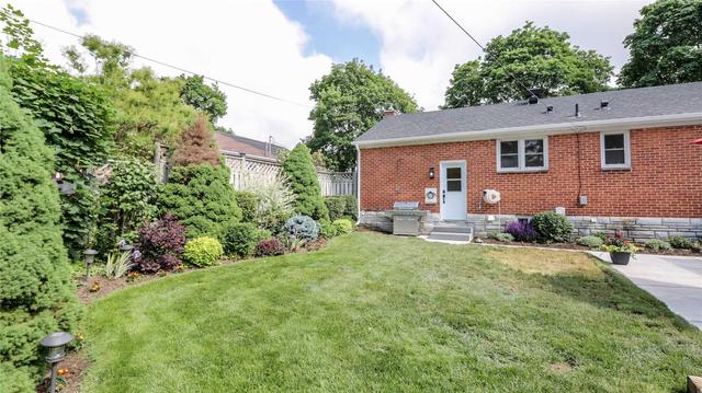 77 Strabane Ave, House detached with 3 bedrooms, 2 bathrooms and 5 parking in Barrie ON | Image 3