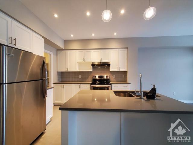495 Markdale Terrace, Townhouse with 3 bedrooms, 3 bathrooms and 2 parking in Ottawa ON | Image 7