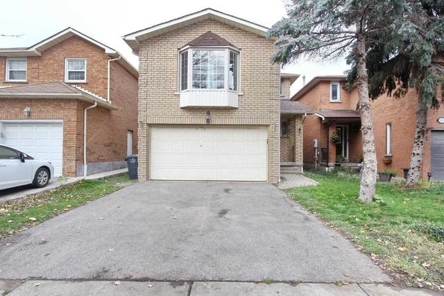 6 Dumfries Ave, House detached with 3 bedrooms, 3 bathrooms and 4 parking in Brampton ON | Image 1