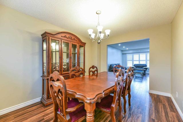 102 Jaffa Dr, House detached with 4 bedrooms, 4 bathrooms and 4 parking in Brampton ON | Image 3