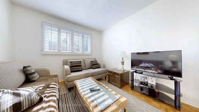 136 Fawcett Tr, House detached with 3 bedrooms, 2 bathrooms and 5 parking in Toronto ON | Image 2