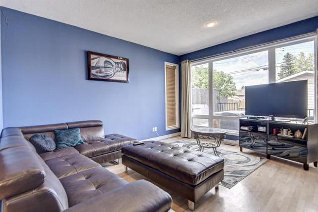 906 69 Avenue Sw, House detached with 4 bedrooms, 3 bathrooms and 2 parking in Calgary AB | Image 8