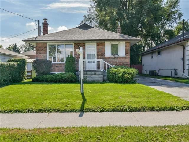 79 Shandon Dr, House detached with 3 bedrooms, 2 bathrooms and 3 parking in Toronto ON | Image 1