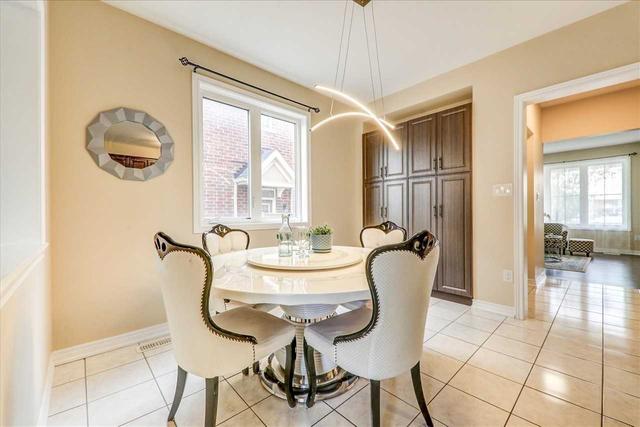 107 Cornwall Dr, House semidetached with 3 bedrooms, 3 bathrooms and 3 parking in Markham ON | Image 2