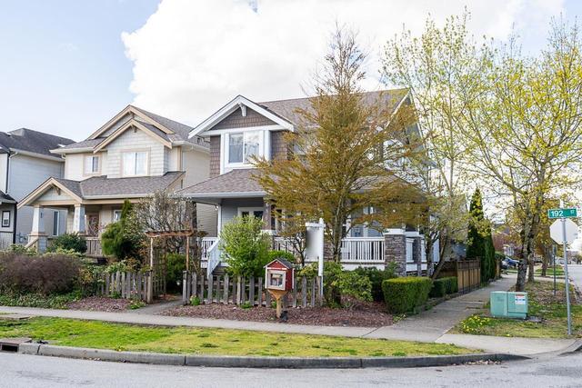 6869 192nd Street, House detached with 4 bedrooms, 4 bathrooms and 3 parking in Surrey BC | Image 2