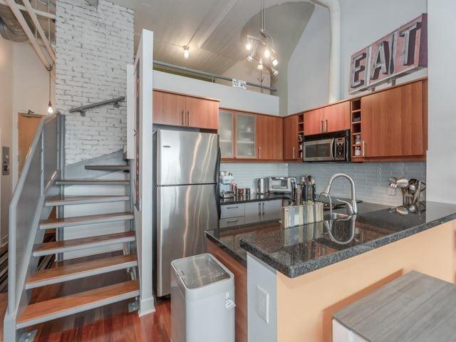1001 Roselawn Ave, Condo with 2 bedrooms, 2 bathrooms and 1 parking in Toronto ON | Image 7