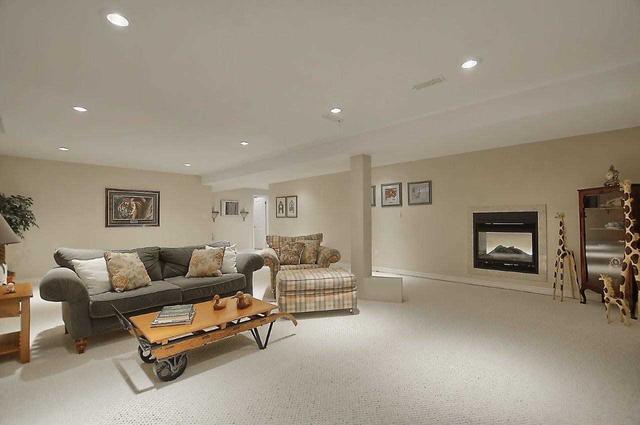 86 Monkman Crt, House detached with 3 bedrooms, 3 bathrooms and 5 parking in Aurora ON | Image 25