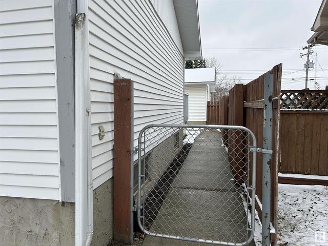 5032 51 Av, House detached with 5 bedrooms, 2 bathrooms and null parking in Redwater AB | Image 40