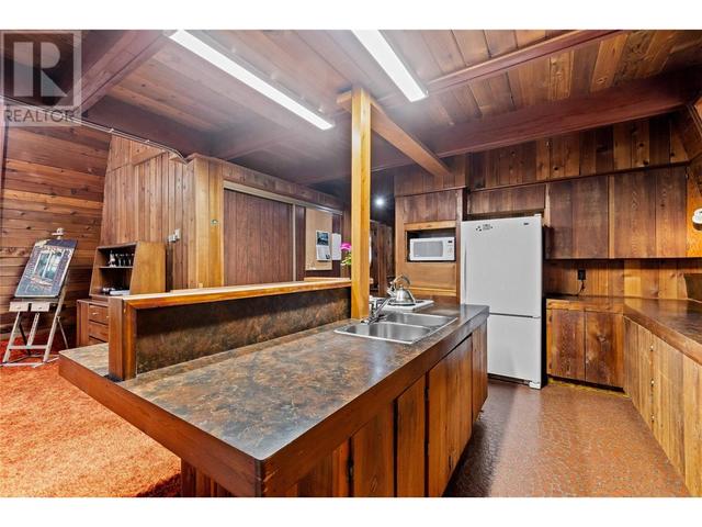 1398 Gillespie Road, House detached with 3 bedrooms, 2 bathrooms and 3 parking in Columbia Shuswap C BC | Image 14