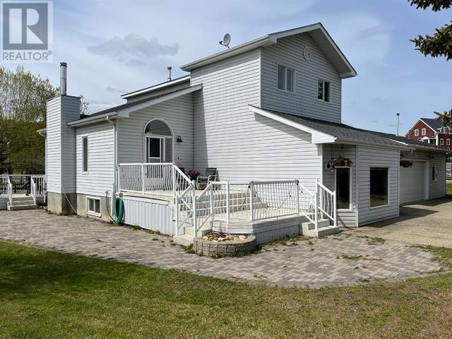 11802 78 Street, House detached with 5 bedrooms, 3 bathrooms and 6 parking in Peace River AB | Card Image