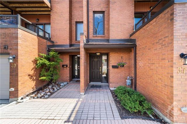 37 - 635 Richmond Road, Townhouse with 3 bedrooms, 3 bathrooms and 2 parking in Ottawa ON | Image 2