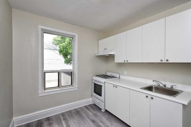 upper#2 - 1932 Queen St E, Condo with 2 bedrooms, 1 bathrooms and 0 parking in Toronto ON | Image 16