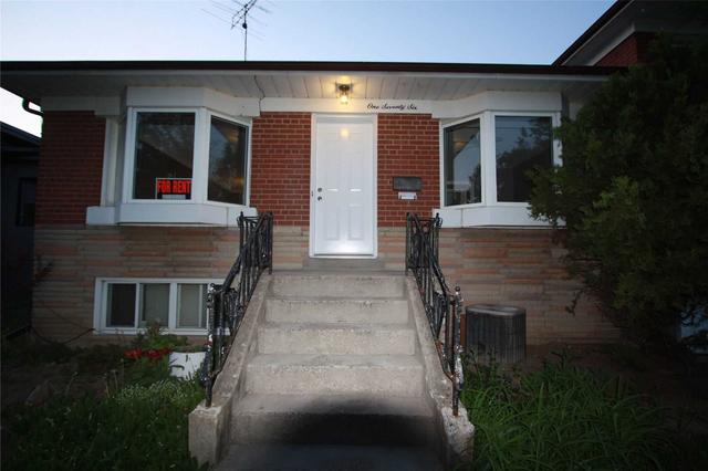 176 Cocksfield Ave, House detached with 3 bedrooms, 2 bathrooms and 5 parking in Toronto ON | Image 1