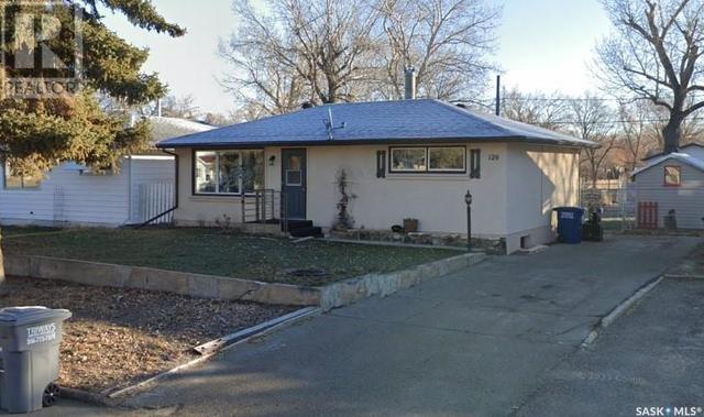 129 Tamarack Avenue N, House detached with 3 bedrooms, 1 bathrooms and null parking in Eastend SK | Image 1