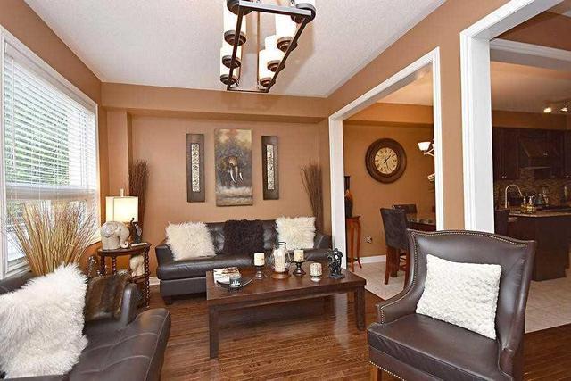 2461 Grand Oak Tr, House attached with 3 bedrooms, 3 bathrooms and 1 parking in Oakville ON | Image 9