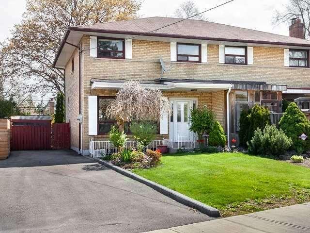 81 Rochman Blvd, House semidetached with 4 bedrooms, 2 bathrooms and 3 parking in Toronto ON | Image 1