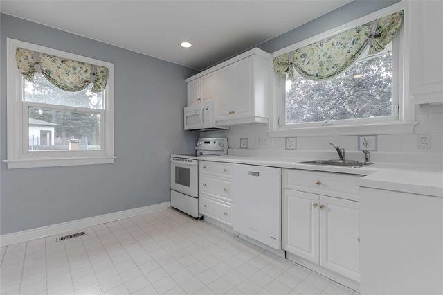 398 Strathcona Dr, House detached with 3 bedrooms, 1 bathrooms and 4 parking in Burlington ON | Image 16
