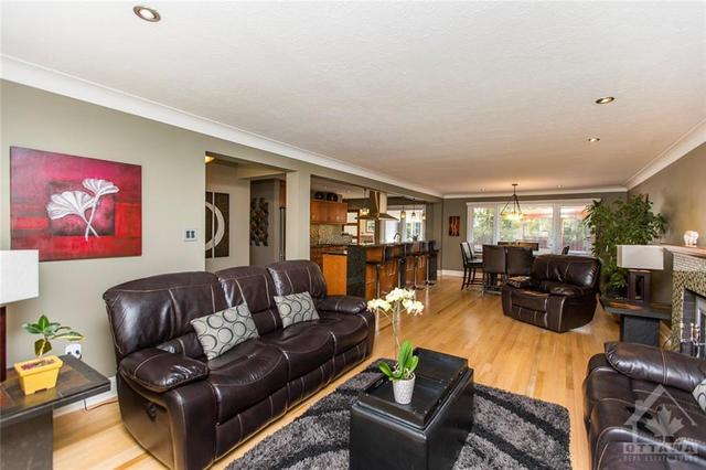 152 Mountbatten Avenue, House detached with 4 bedrooms, 3 bathrooms and 4 parking in Ottawa ON | Image 4