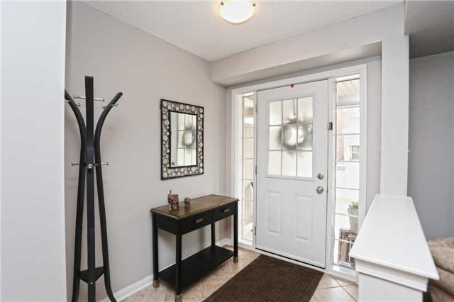 342 Dymott Ave, House attached with 3 bedrooms, 3 bathrooms and 1 parking in Milton ON | Image 2