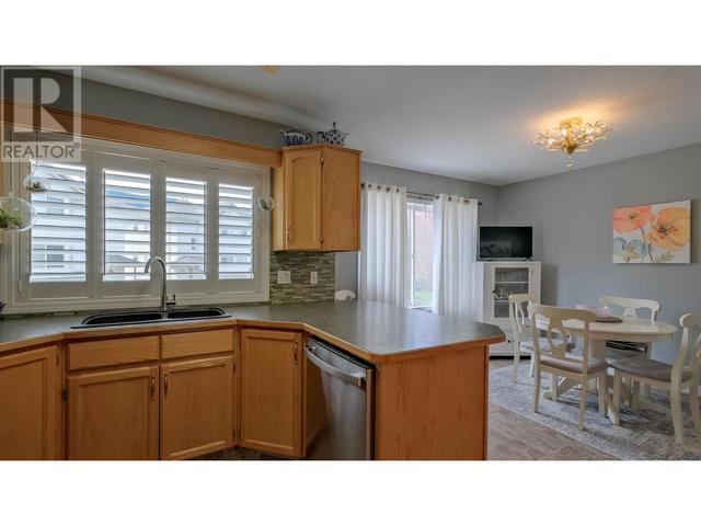 152 - 3153 Paris Street, House attached with 3 bedrooms, 2 bathrooms and 2 parking in Penticton BC | Image 16