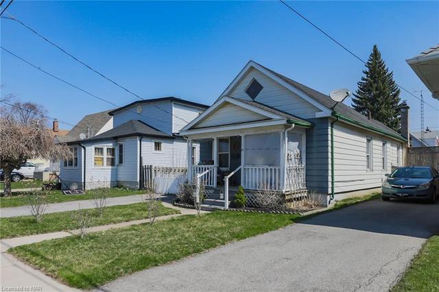 10 Marlborough Avenue, House detached with 2 bedrooms, 2 bathrooms and 1 parking in St. Catharines ON | Image 4