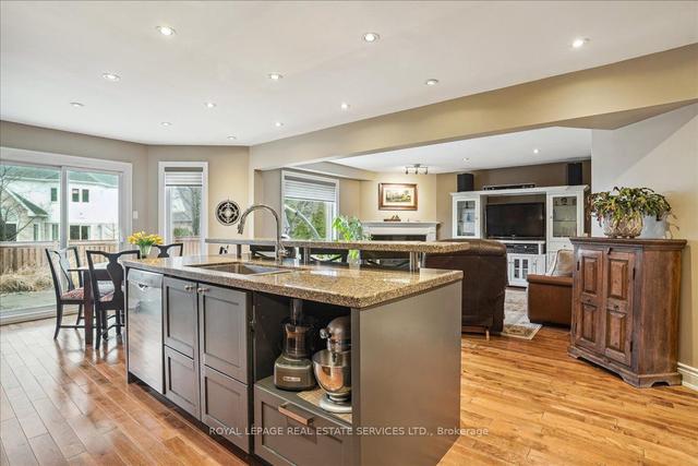 4130 Vermont Cres, House detached with 4 bedrooms, 4 bathrooms and 5 parking in Burlington ON | Image 2