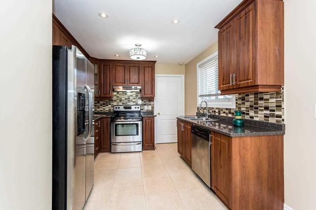 25 Glenmore Cres, House semidetached with 3 bedrooms, 3 bathrooms and 4 parking in Brampton ON | Image 6