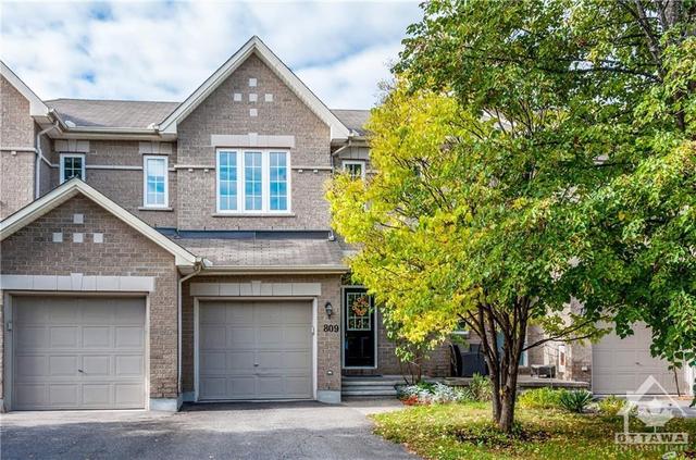 809 Schooner Crescent, Townhouse with 3 bedrooms, 3 bathrooms and 1 parking in Ottawa ON | Image 1