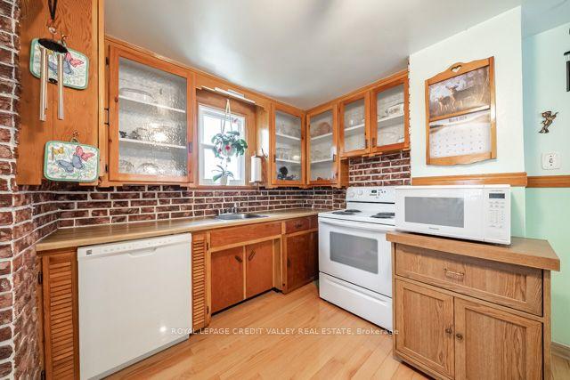 42 Beech St, House detached with 3 bedrooms, 1 bathrooms and 4 parking in Brampton ON | Image 39