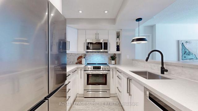 812 - 5 Rosehill Ave, Condo with 2 bedrooms, 2 bathrooms and 1 parking in Toronto ON | Image 9