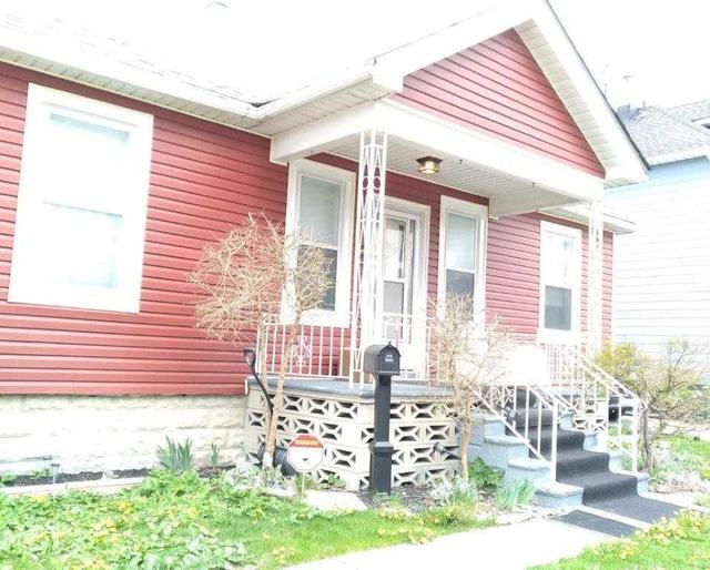 324 Giles Blvd W, House detached with 3 bedrooms, 2 bathrooms and 2 parking in Windsor ON | Image 1